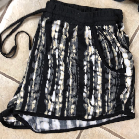 8 Shorts/Skirt Bundle Lot - Picture 6 of 7